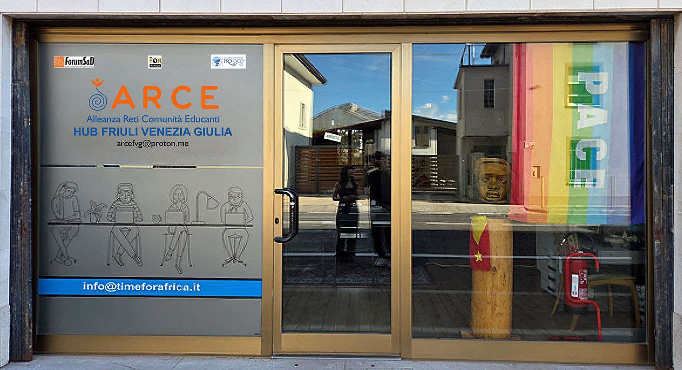 La vetrina della sede Arce FVG