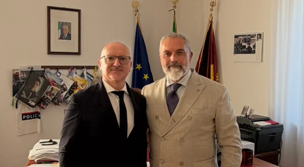 Primo Dirigente DI VINCENZO assieme al Questore DI RUSCIO