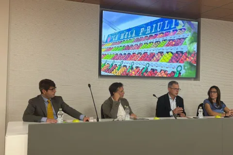da sx Raffaele Cisilino ass. alle attivita produttive del Comune di Mereto di Tomba Paolo Tonello di Ersa Ass. Stefano Zanier Greta Cisilino presidente della Pro Loco di Pantianicco